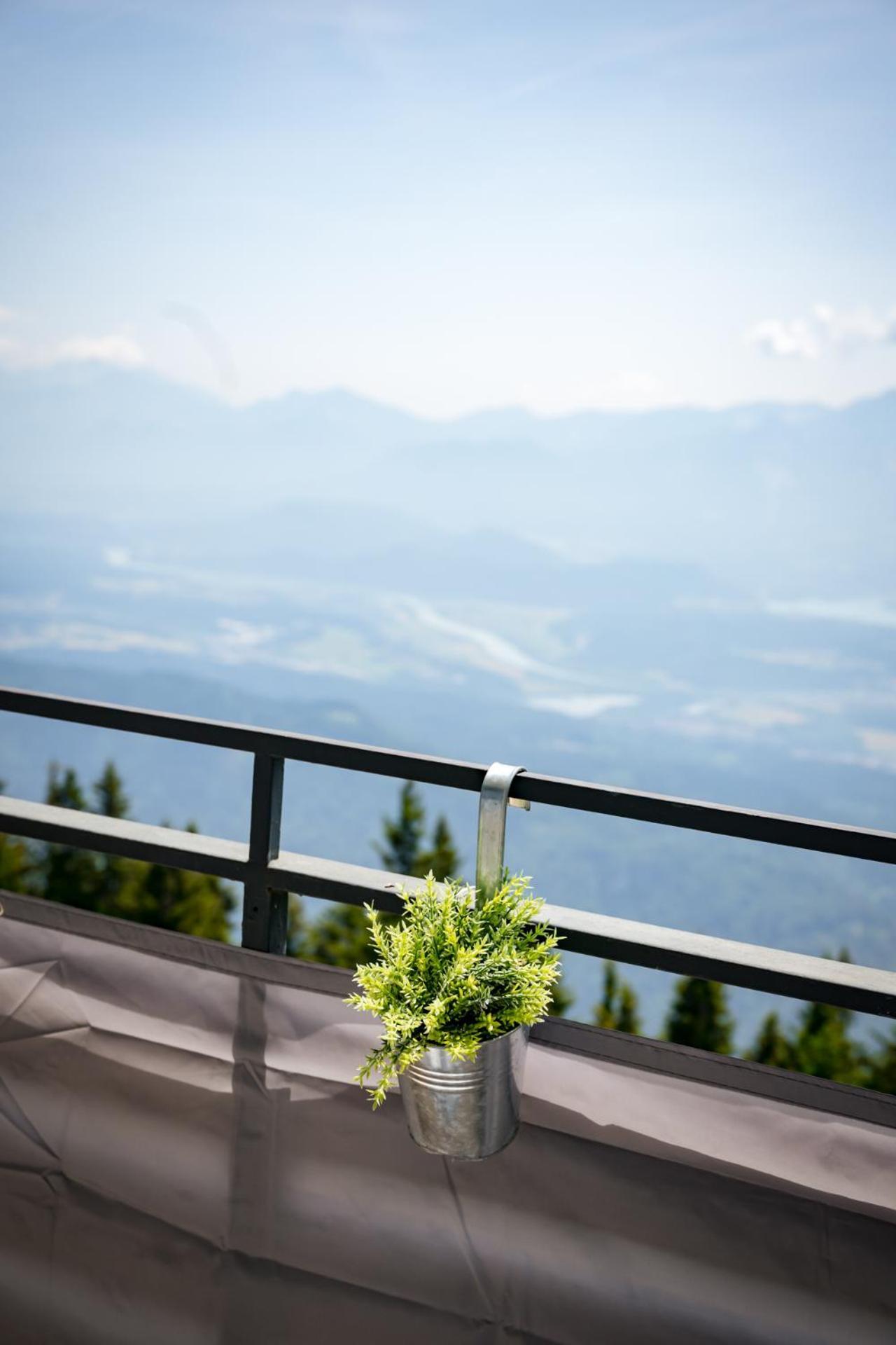 Mooki Mountain & Pool Gerlitzen Apartment Kanzelhohe Exterior photo